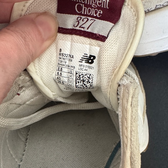 New Balance 327 Sneakers | Women's 9 | Cream & Burgundy | Pre-Owned Excellent - Picture 9 of 10